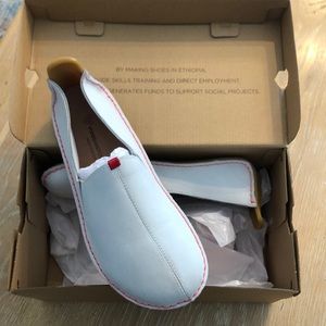 VIVOBAREFOOT women’s shoes. Size 42/11